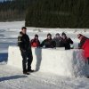 Helfer an der Schneebar - Warten auf die ersten Rodler